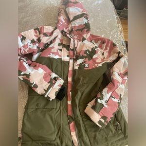 Women's Cruiser Snowboard Jacket DC Shoes 
DUSTY ROSE WMN VINTAGE CAMO 
Size L